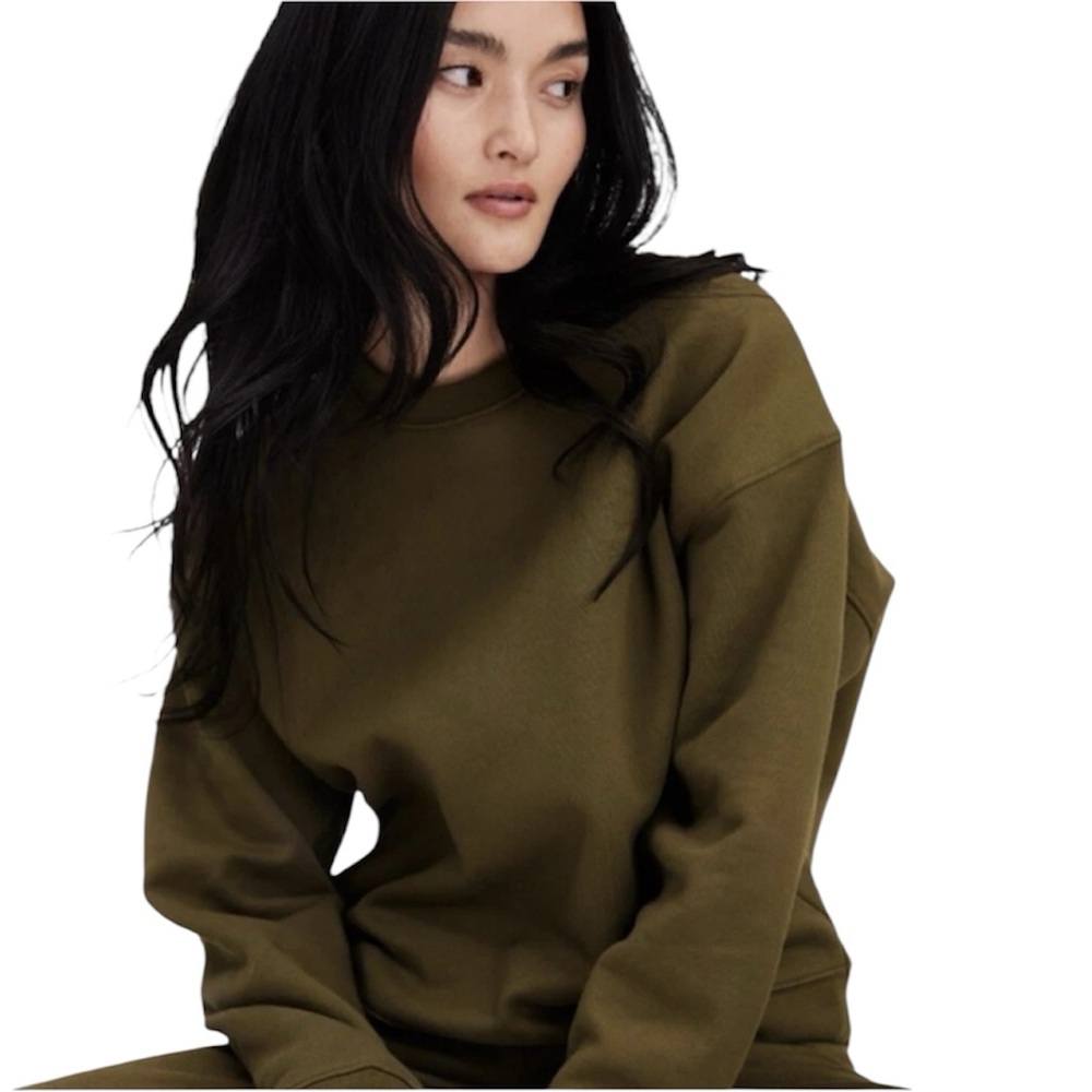 Girlfriend Collective 50/50 Classic Relaxed Fit Crew Neck Sweatshirt in Forest